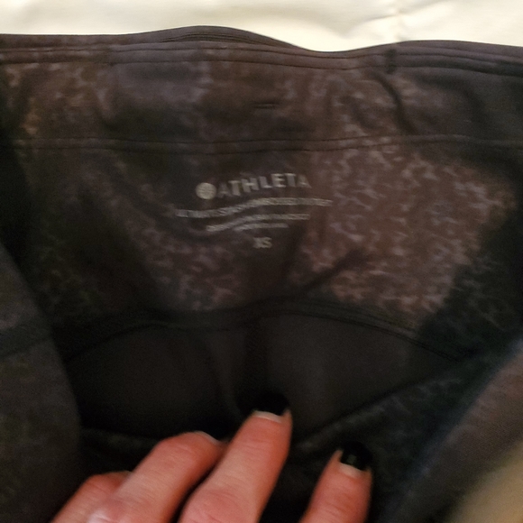 Athleta Embossed Ultimate Stash 7/8 Leggings XS - Picture 2 of 2